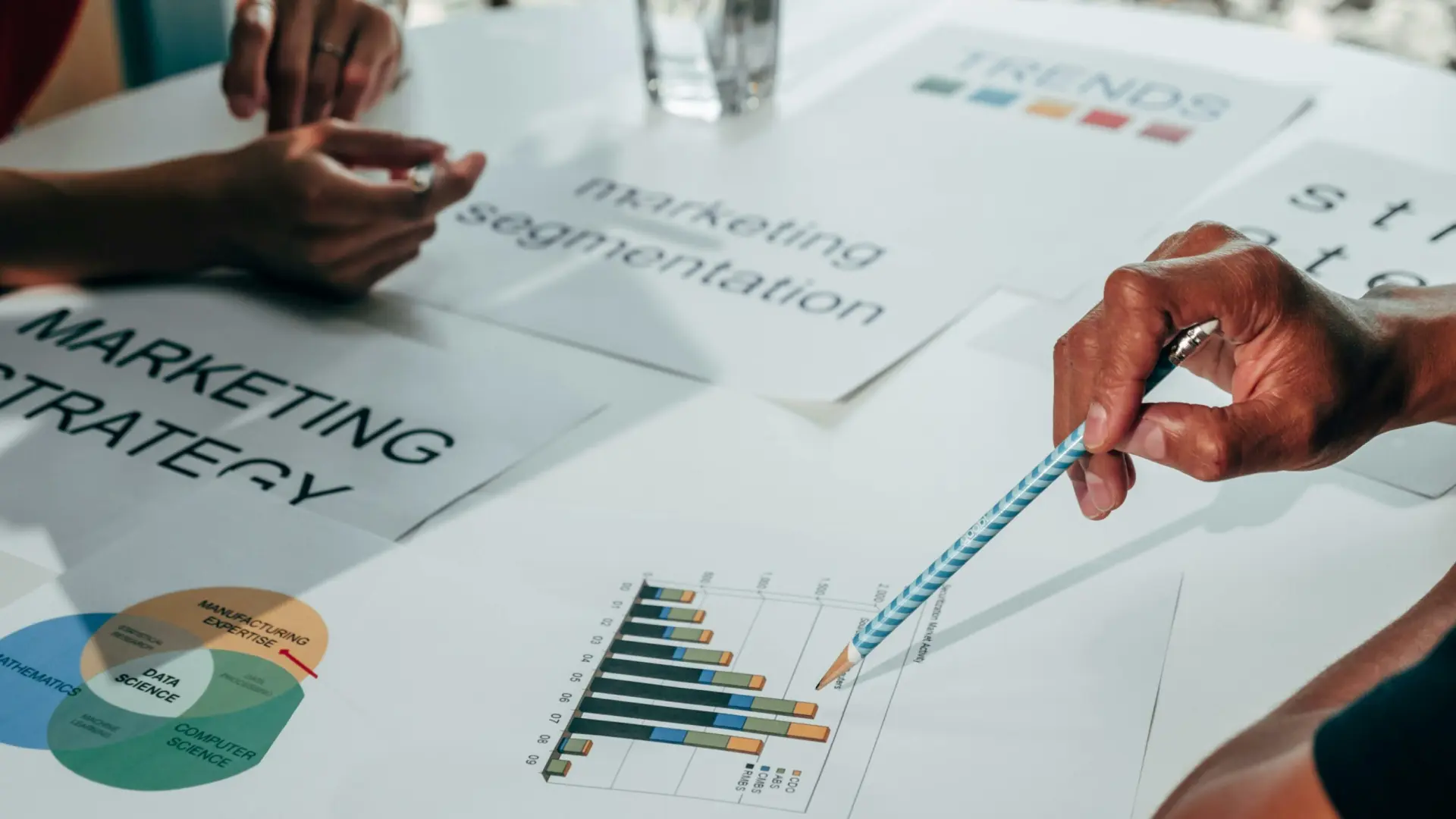 Customer Data Platform som samlar kunddata från flera kanaler