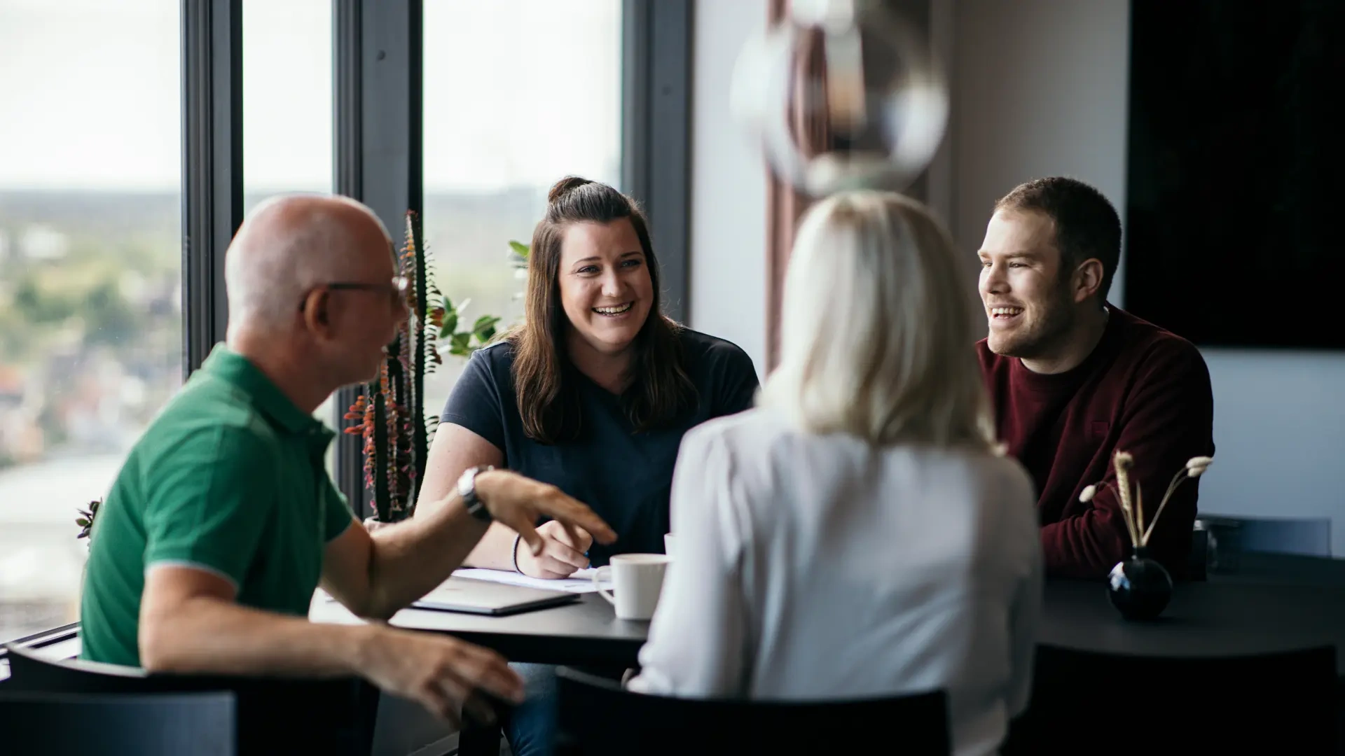 Varför välja Dynamics 365 Sales framför andra CRM?